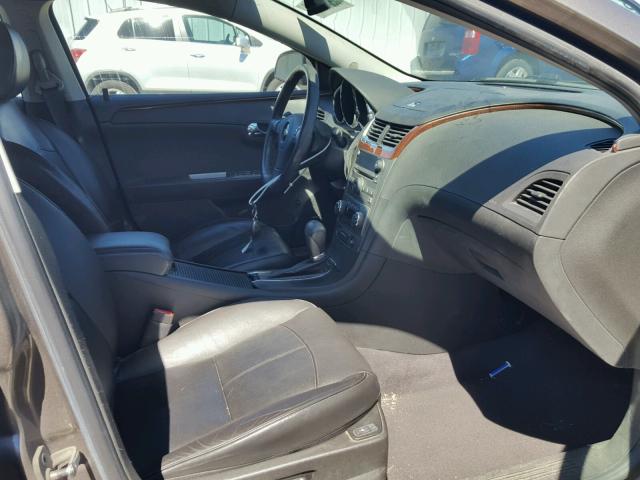 1G1ZE5E08AF272754 - 2010 CHEVROLET MALIBU LTZ 棕色 照片 5