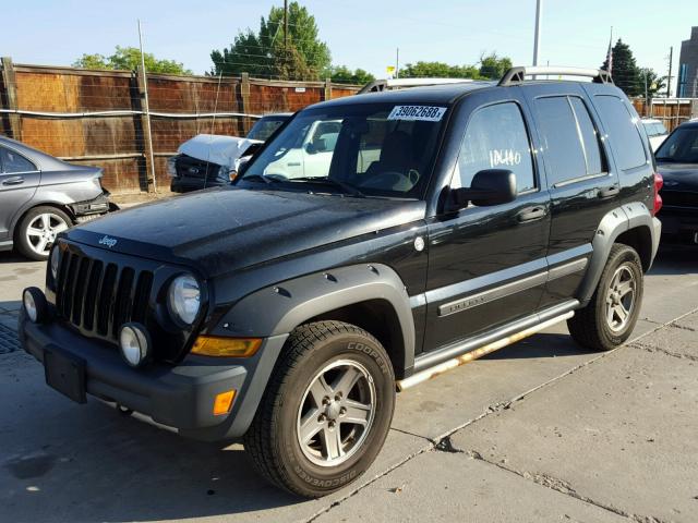 1J4GL38K25W668684 - 2005 JEEP LIBERTY RE BLACK photo 2