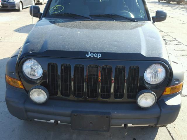 1J4GL38K25W668684 - 2005 JEEP LIBERTY RE BLACK photo 9