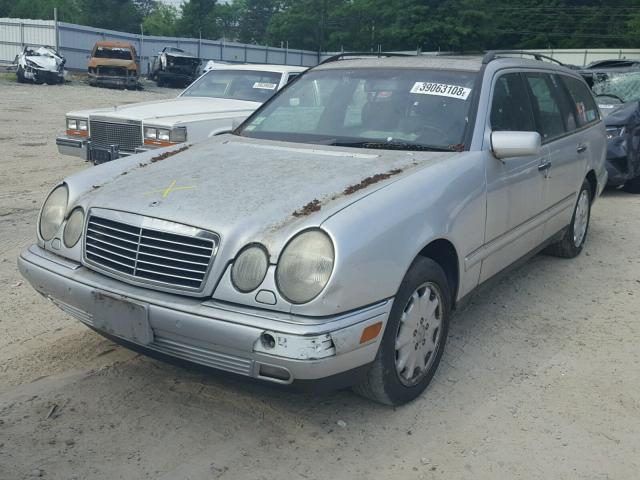 WDBJH82F0WX007123 - 1998 MERCEDES-BENZ E 320 4MAT GRAY photo 2