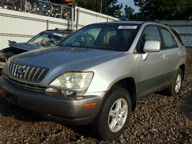 JTJHF10U320246017 - 2002 LEXUS RX 300 SILVER photo 2