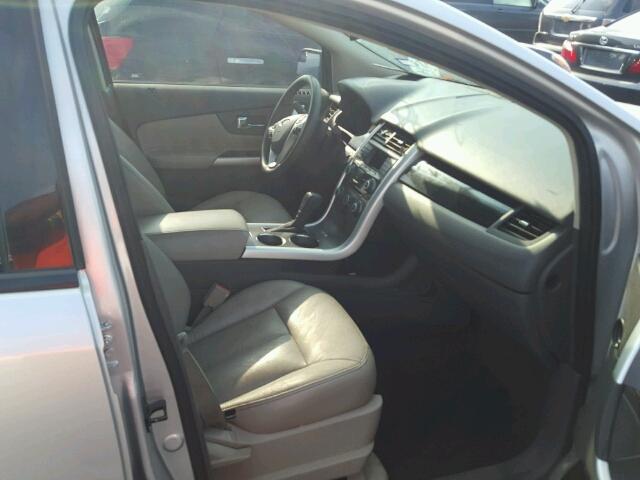2FMDK3GC4DBA82957 - 2013 FORD EDGE Сріблястий фото 5