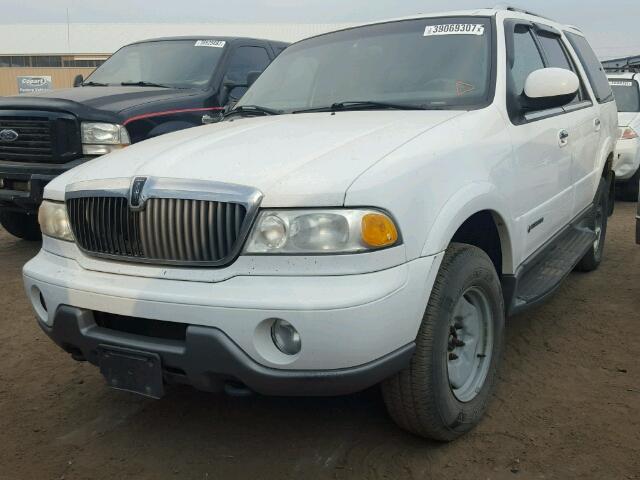 5LMFU28R21LJ17455 - 2001 LINCOLN NAVIGATOR WHITE photo 2