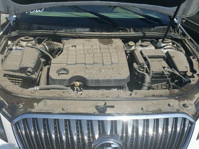 1G4GB5G35GF176924 - 2016 BUICK LACROSSE WHITE photo 7