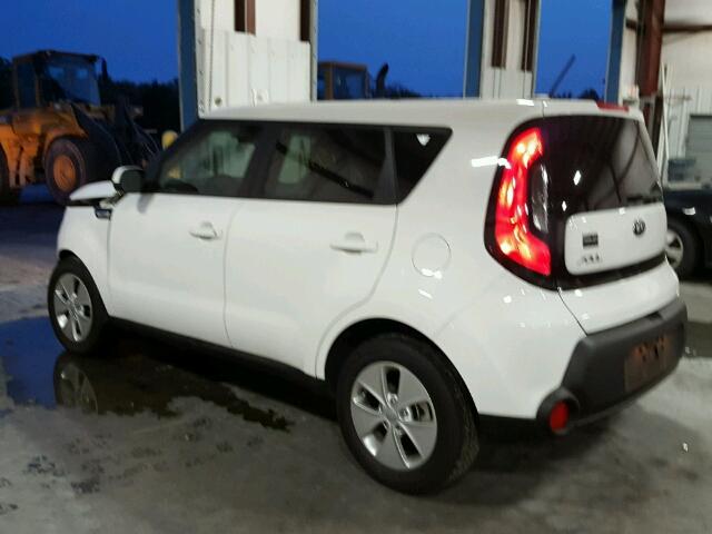 KNDJN2A22G7266221 - 2016 KIA SOUL WHITE photo 3