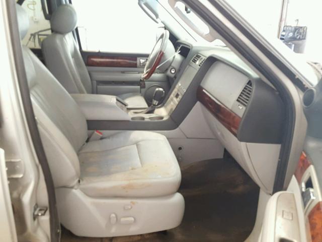 5LMFU28R54LJ12562 - 2004 LINCOLN NAVIGATOR ვერცხლისფერი ფოტო 5