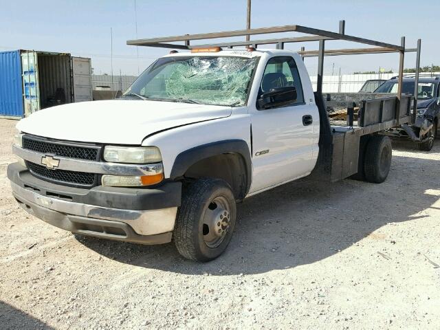 1GBJC34U52F191087 - 2002 CHEVROLET SILVERADO WHITE photo 2