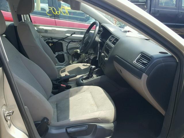 3VW2K7AJXEM233968 - 2014 VOLKSWAGEN JETTA BASE 米色 照片 5