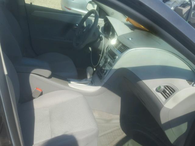 1G1ZB5EB4A4109086 - 2010 CHEVROLET MALIBU LS ნაცრისფერი ფოტო 5