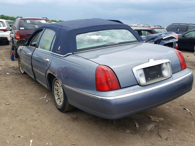 1LNFM82W1XY606218 - 1999 LINCOLN TOWN CAR S BLUE photo 3