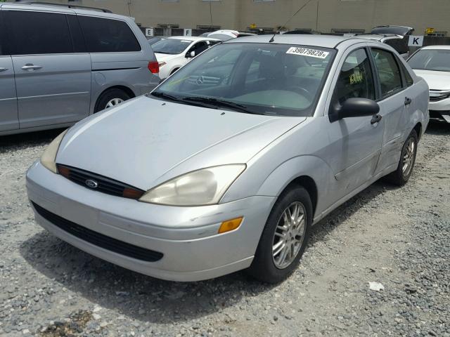 1FAFP3835YW259085 - 2000 FORD FOCUS ZTS SILVER photo 2
