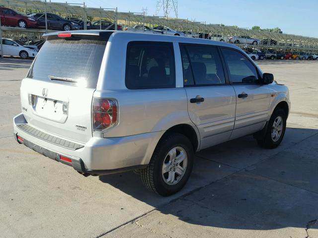 2HKYF18156H564100 - 2006 HONDA PILOT LX SILVER photo 4