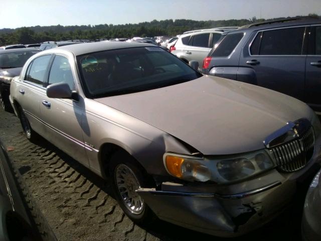 1LNHM83W7YY915135 - 2000 LINCOLN TOWN CAR C TAN photo 1