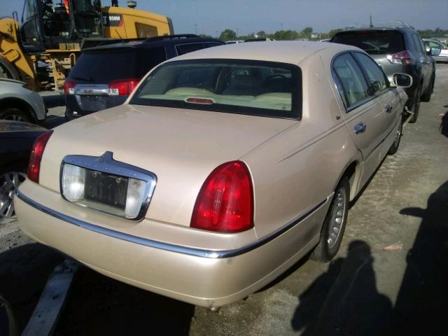 1LNHM83W7YY915135 - 2000 LINCOLN TOWN CAR C TAN photo 4