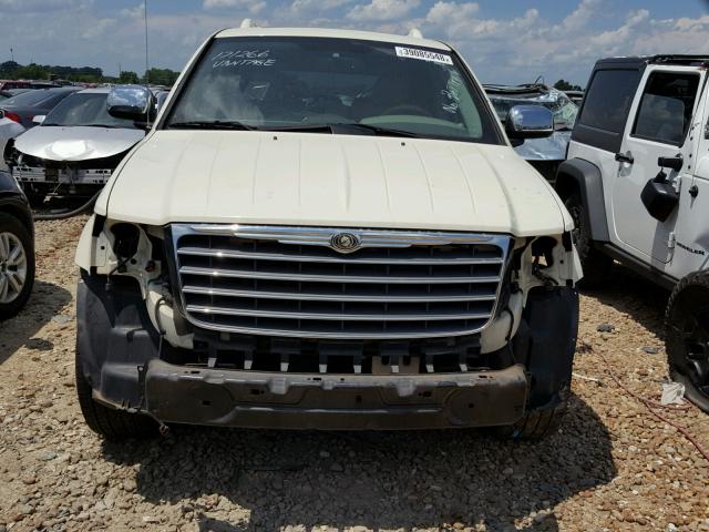 1A8HW58227F537960 - 2007 CHRYSLER ASPEN LIMI WHITE photo 9