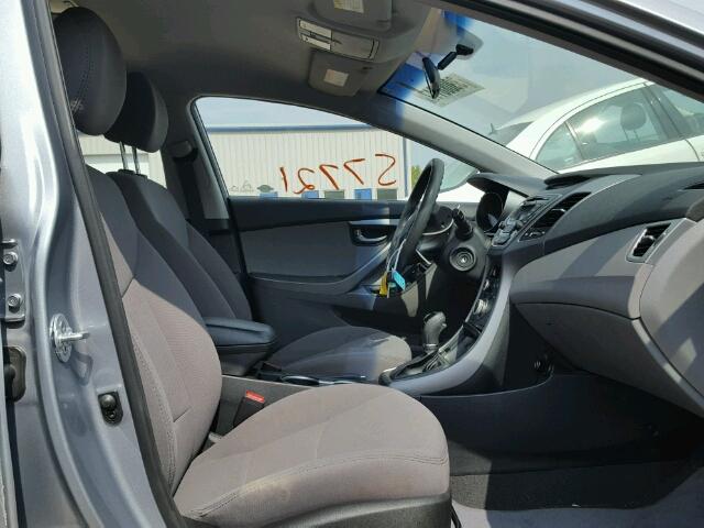 5NPDH4AE4GH690764 - 2016 HYUNDAI ELANTRA SE SILVER photo 5