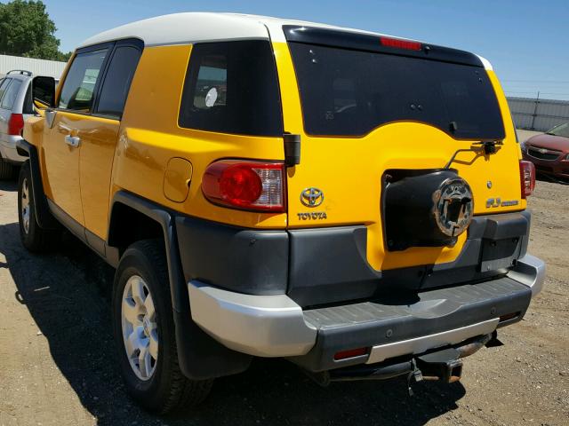 JTEBU11F070097034 - 2007 TOYOTA FJ CRUISER YELLOW photo 3