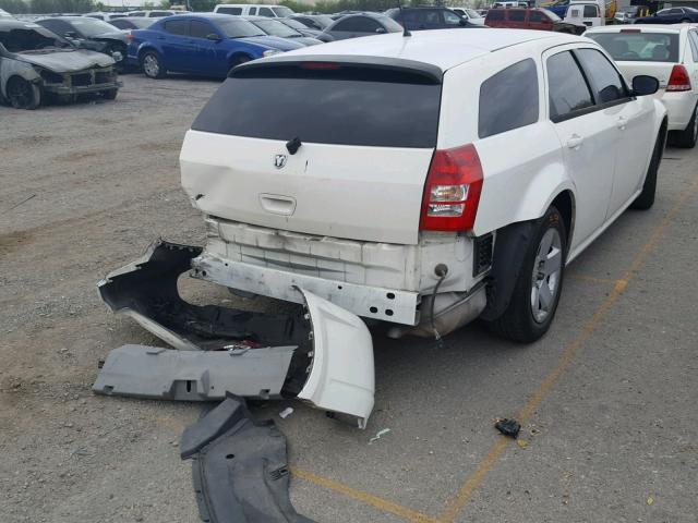 2D4FV47T38H168101 - 2008 DODGE MAGNUM WHITE photo 4