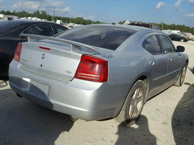 2B3KA53HX8H185137 - 2008 DODGE CHARGER SILVER photo 4