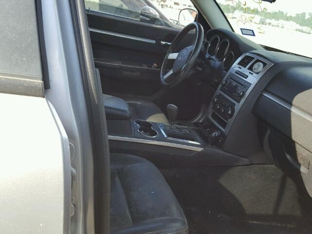 2B3KA53HX8H185137 - 2008 DODGE CHARGER SILVER photo 5