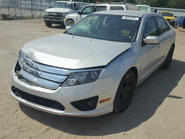 3FAHP0HA7BR212723 - 2011 FORD FUSION SE SILVER photo 2