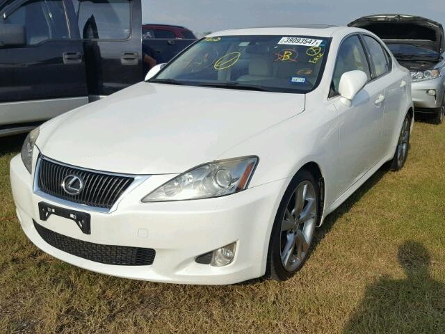 JTHBK262795094884 - 2009 LEXUS IS WHITE photo 2