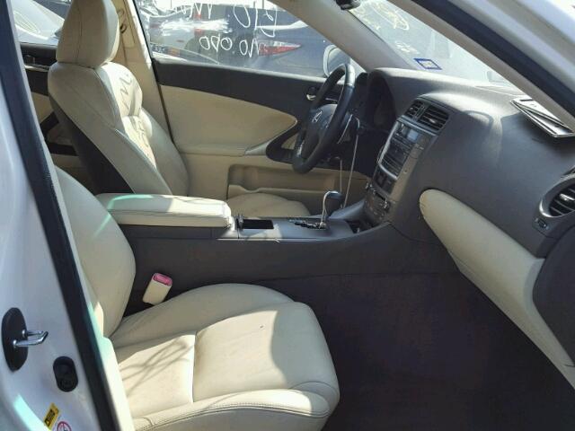 JTHBK262795094884 - 2009 LEXUS IS WHITE photo 5