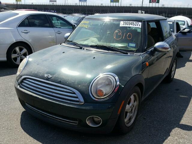 WMWMF3C58ATZ64691 - 2010 MINI COOPER GREEN photo 2