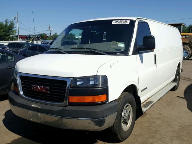 1GTHG39U031146001 - 2003 GMC SAVANA G35 WHITE photo 2