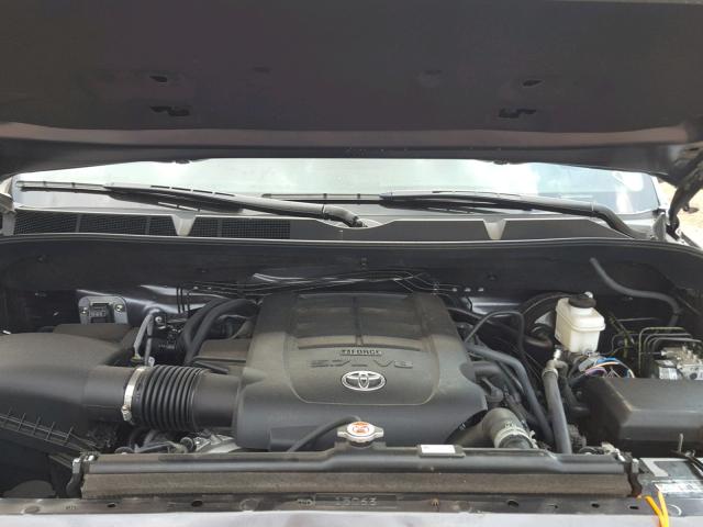 5TFAY5F1XJX689807 - 2018 TOYOTA TUNDRA CRE 灰色 照片 7