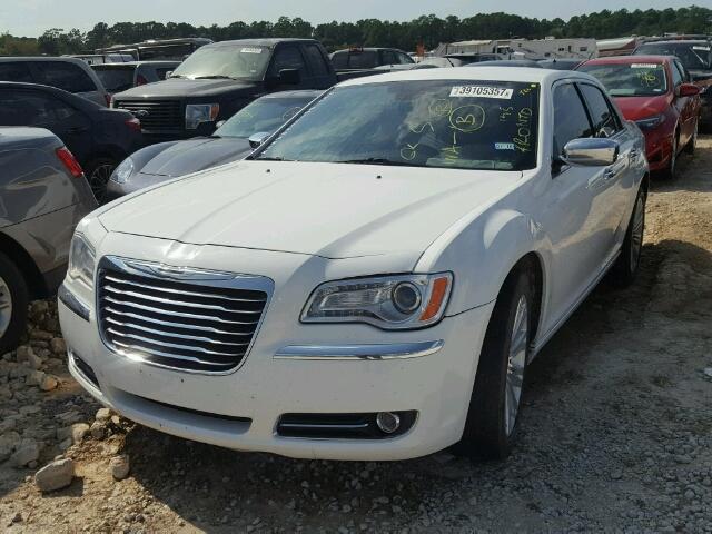 2C3CA6CT6BH580120 - 2011 CHRYSLER 300C WHITE photo 2