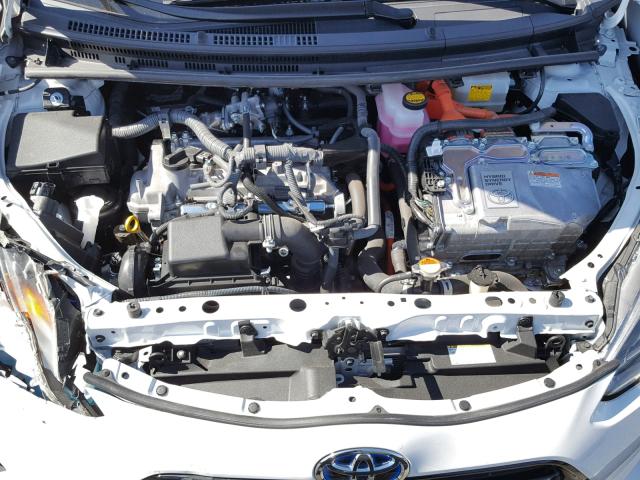 JTDKDTB30F1111687 - 2015 TOYOTA PRIUS C WHITE photo 7