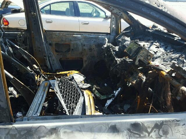 5TDXK3DC3GS738817 - 2016 TOYOTA SIENNA SE BURN photo 5