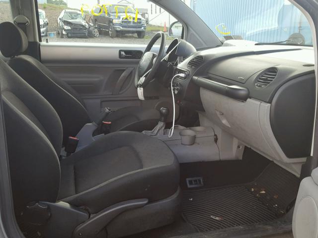 3VWBB61C8WM034382 - 1998 VOLKSWAGEN NEW BEETLE 银色 照片 5