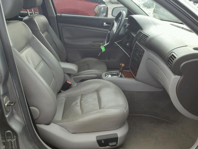 WVWRH63B54P095295 - 2004 VOLKSWAGEN PASSAT GLX 银色 照片 5