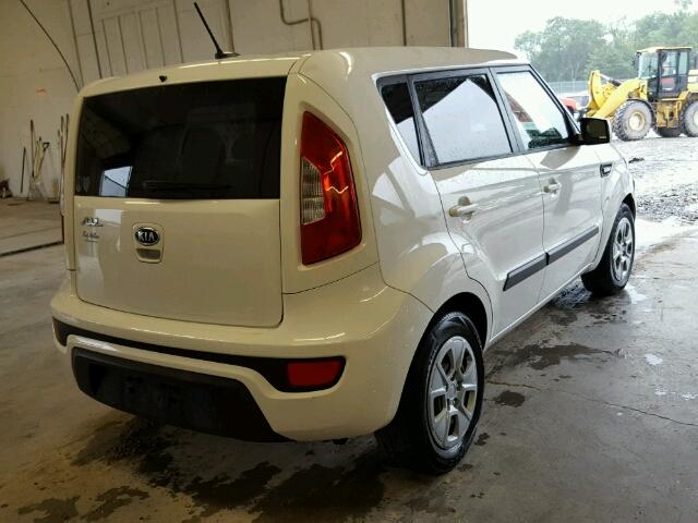 KNDJT2A51C7425773 - 2012 KIA SOUL WHITE photo 4