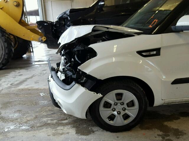 KNDJT2A51C7425773 - 2012 KIA SOUL WHITE photo 9