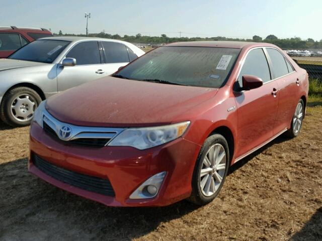 4T1BD1FK8CU016998 - 2012 TOYOTA CAMRY HYBR RED photo 2