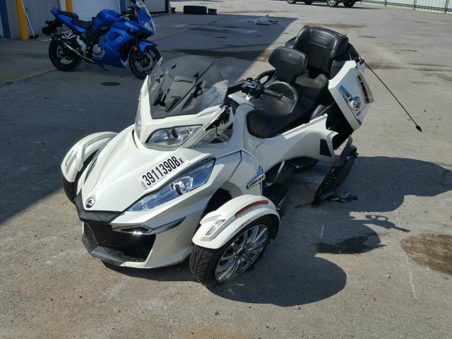 2BXNBDD1XEV008685 - 2014 CAN-AM SPYDER ROA WHITE photo 2