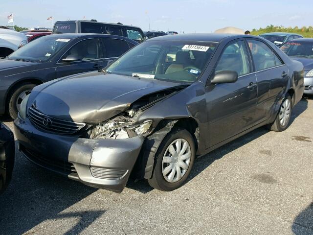 4T1BE32KX5U619758 - 2005 TOYOTA CAMRY LE ნაცრისფერი ფოტო 2