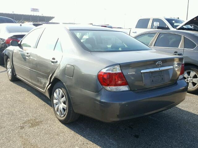 4T1BE32KX5U619758 - 2005 TOYOTA CAMRY LE ნაცრისფერი ფოტო 3