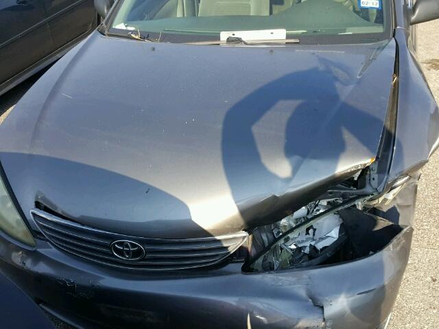 4T1BE32KX5U619758 - 2005 TOYOTA CAMRY LE ნაცრისფერი ფოტო 7