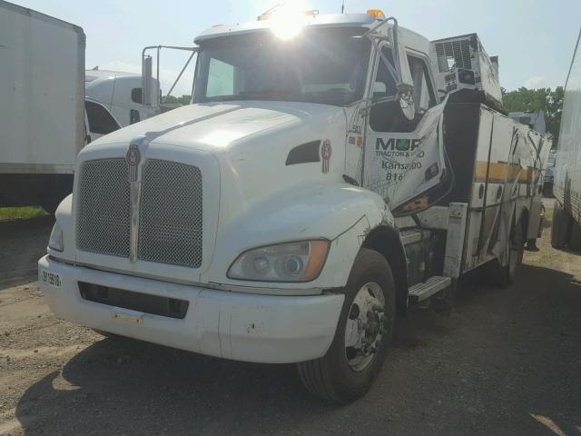 2NKHHN7XXDM385392 - 2013 KENWORTH CONSTRUCTI WHITE photo 2