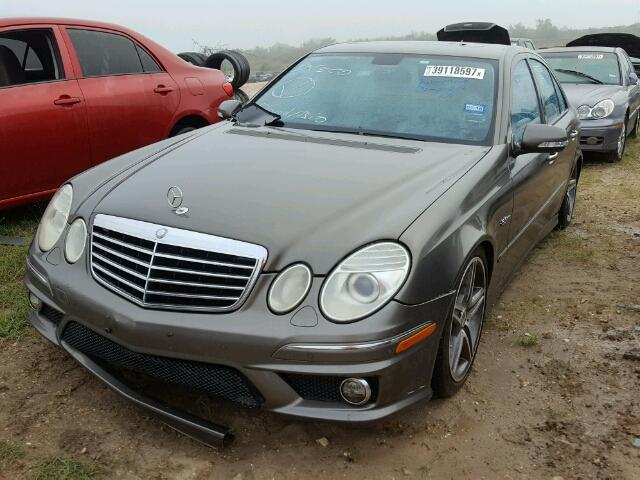 WDBUF77XX8B258701 - 2008 MERCEDES-BENZ E BROWN photo 2