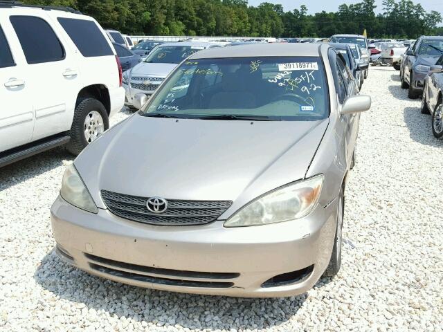 JTDBE32K820007534 - 2002 TOYOTA CAMRY LE GOLD photo 9