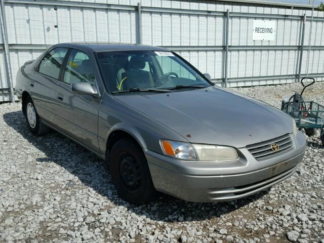 4T1BG22K5XU615964 - 1999 TOYOTA CAMRY CE GREEN photo 1