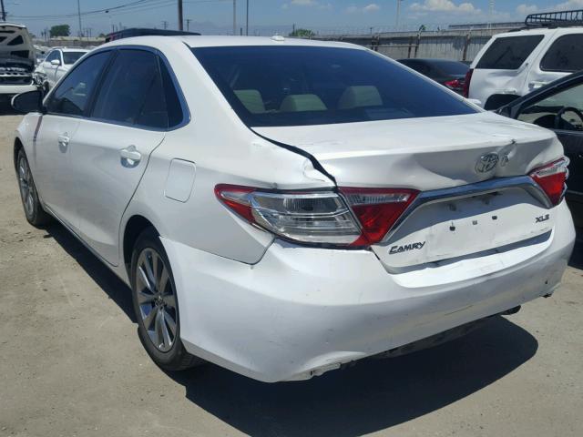 4T1BF1FK4FU012753 - 2015 TOYOTA CAMRY LE WHITE photo 3