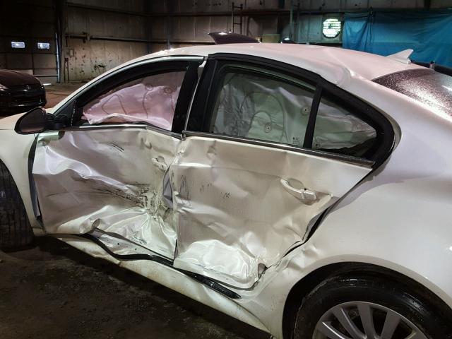 2G4GR5EK8C9138211 - 2012 BUICK REGAL CREAM photo 9