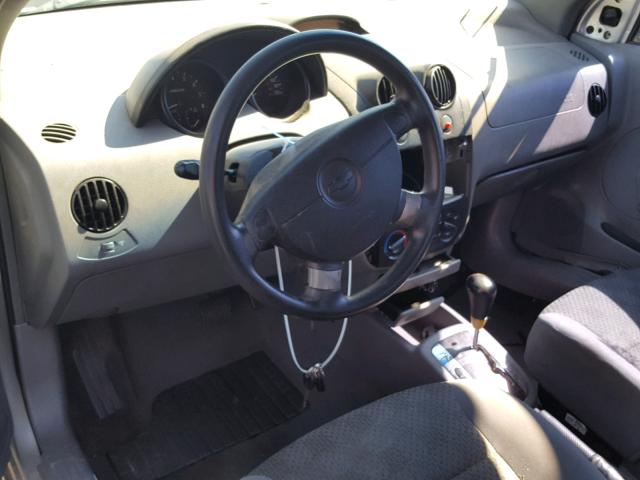 KL1TD52645B321901 - 2005 CHEVROLET AVEO BASE Մոխրագույն լուսանկար 9