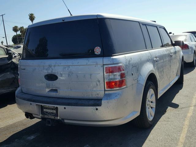 2FMGK5BC4BBD37300 - 2011 FORD FLEX SE SILVER photo 4